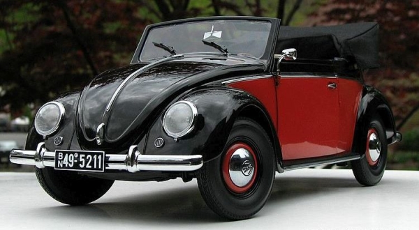Sun Star Volkswagen Beetle Convertible 1949 DieCast Model in original box (6657)